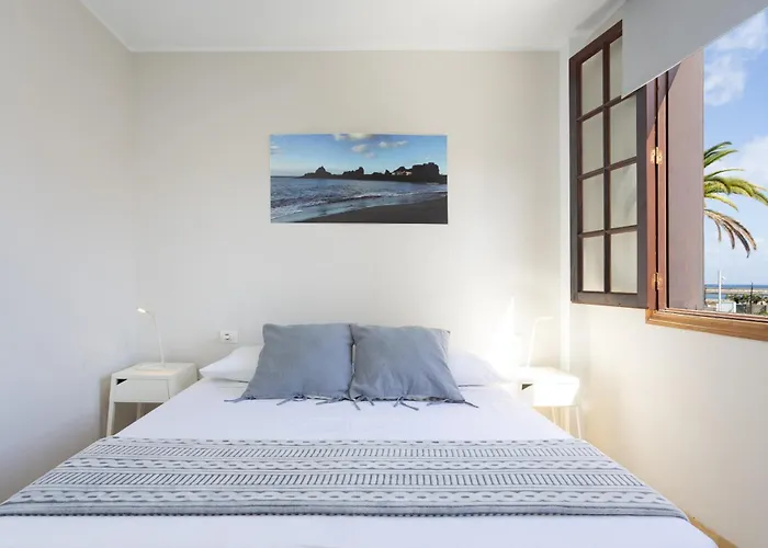Old City Two-Bedroom Apartment With Sea View