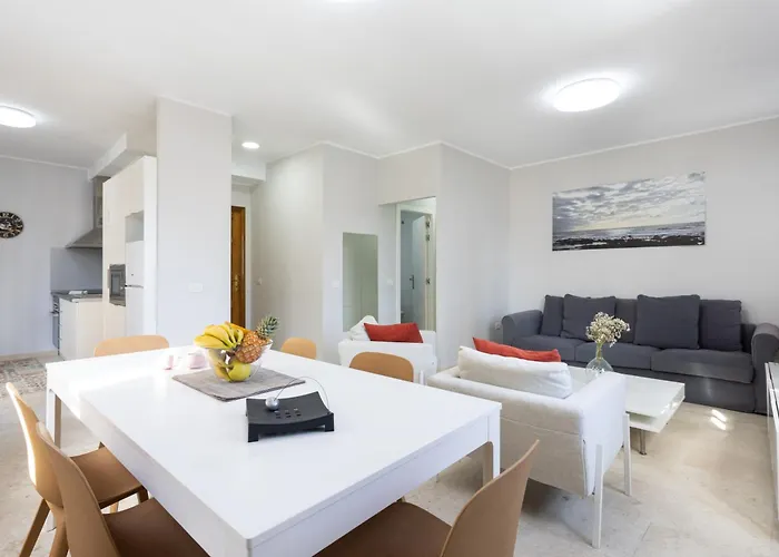 Old City Two-Bedroom Apartment With Sea View