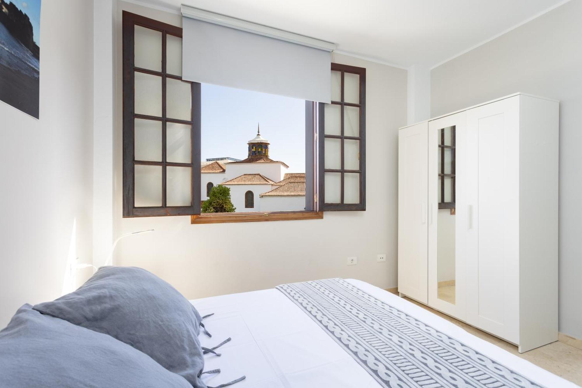 Old Two-bedroom With Sea View