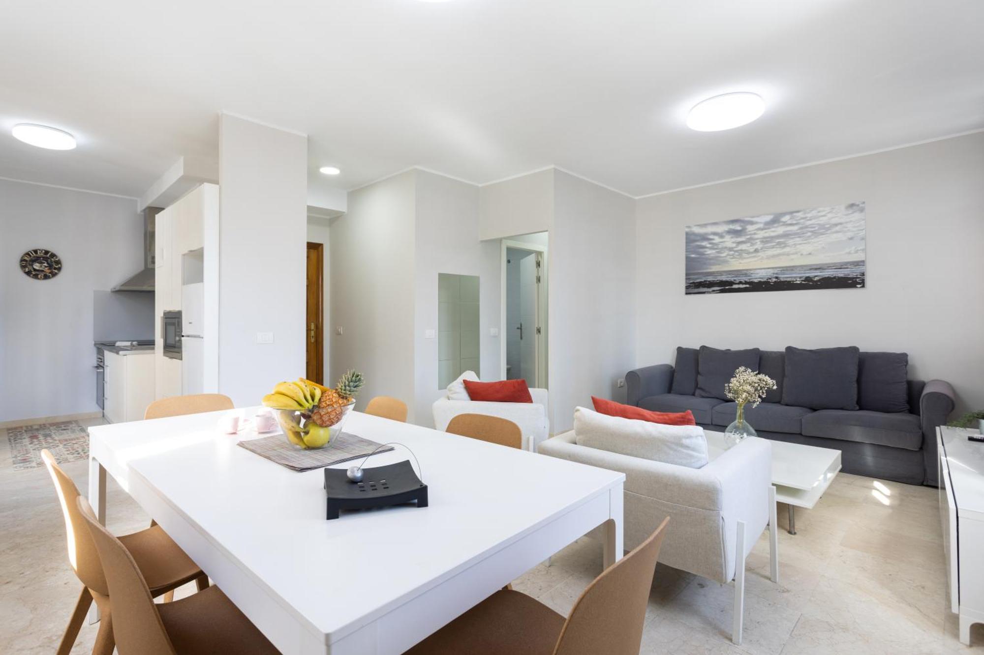 Old Two-bedroom With Sea View Appartamento *