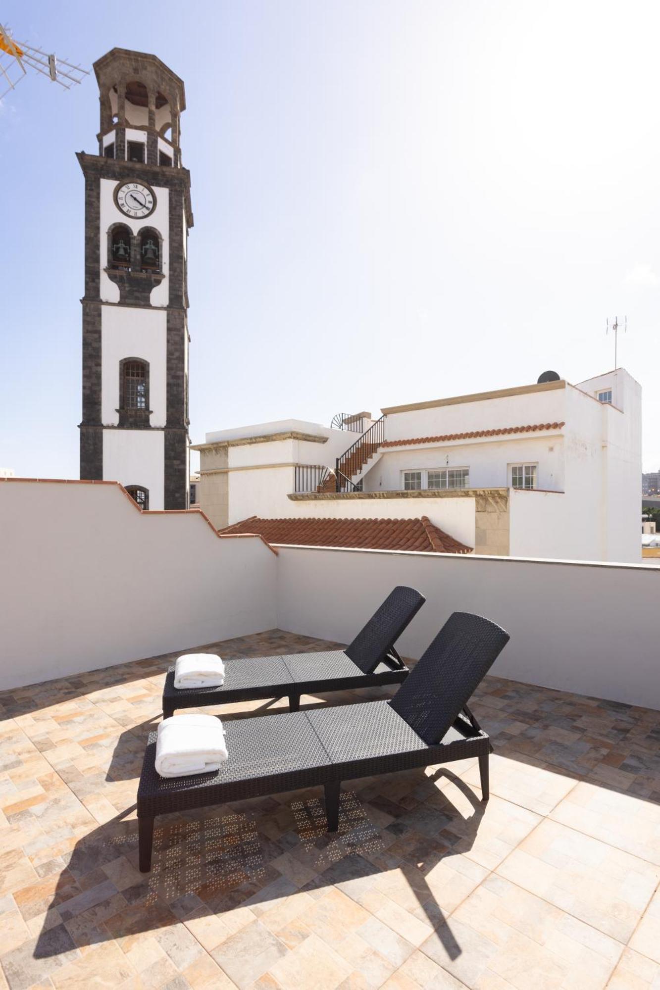Old Two-bedroom With Sea View