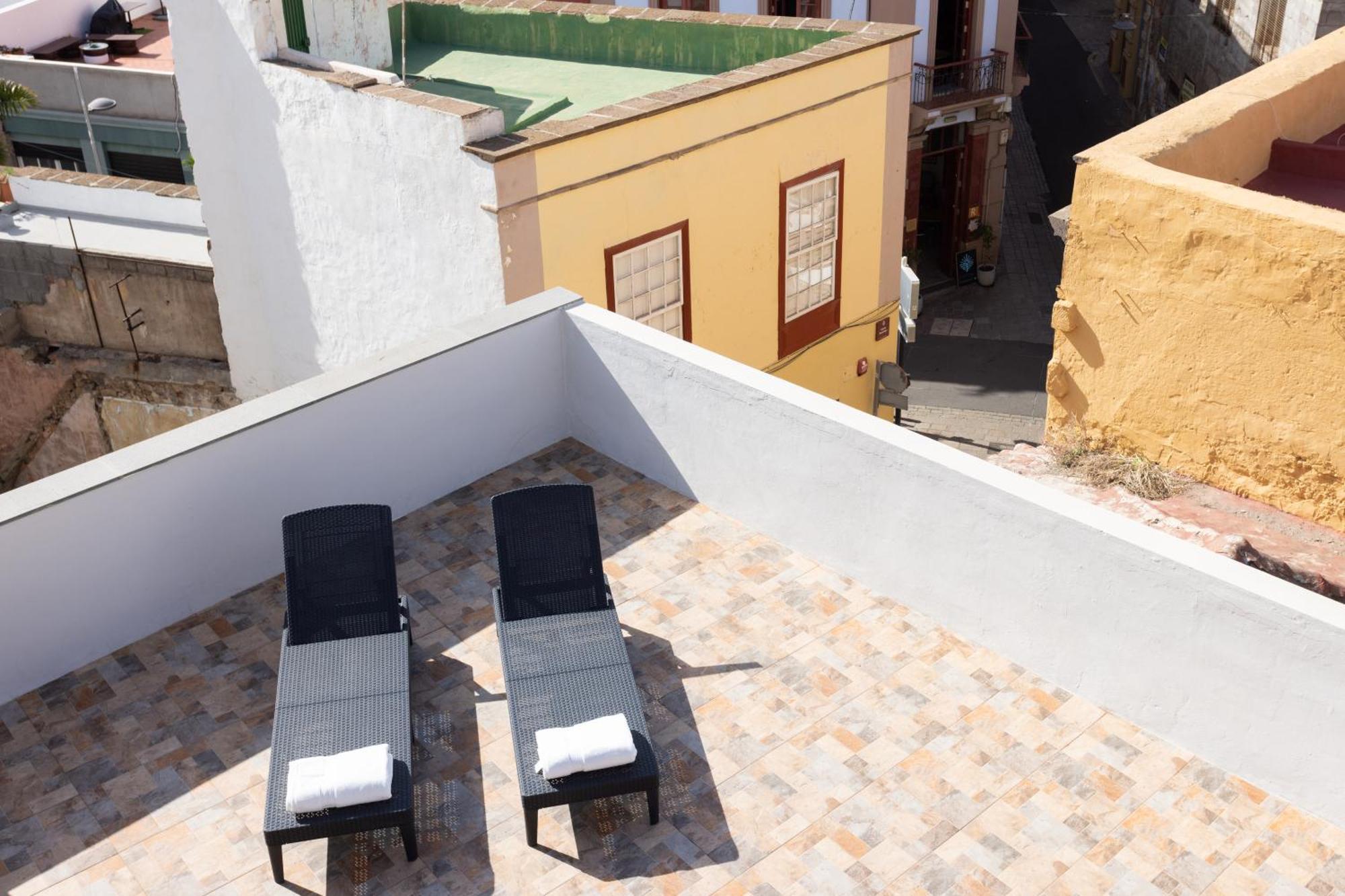 Old Two-bedroom With Sea View